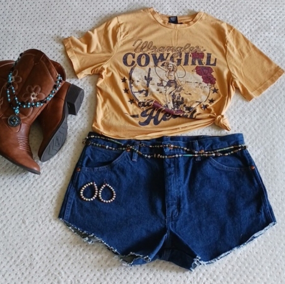 Vintage Wrangler High Waist Cut-Off Denim shorts - Picture 12 of 13